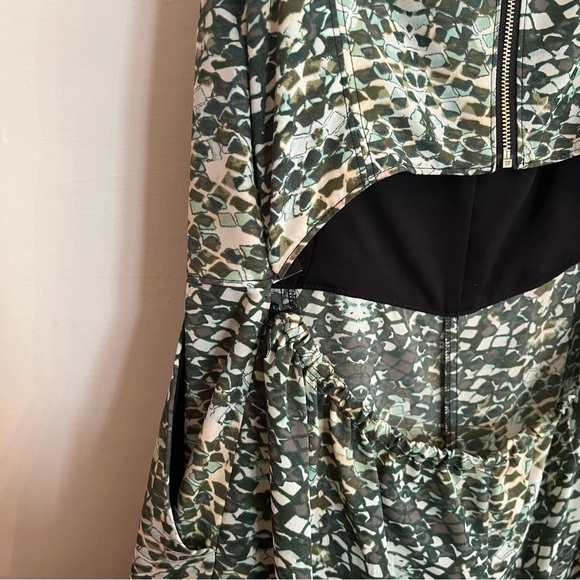 Guess Printed Jumpsuit with Back Cutout - Picture 6 of 8